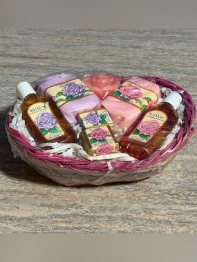 Ben Rickert 8-Piece Discontinued Wild Rose Floral Bath Gift Basket Set -